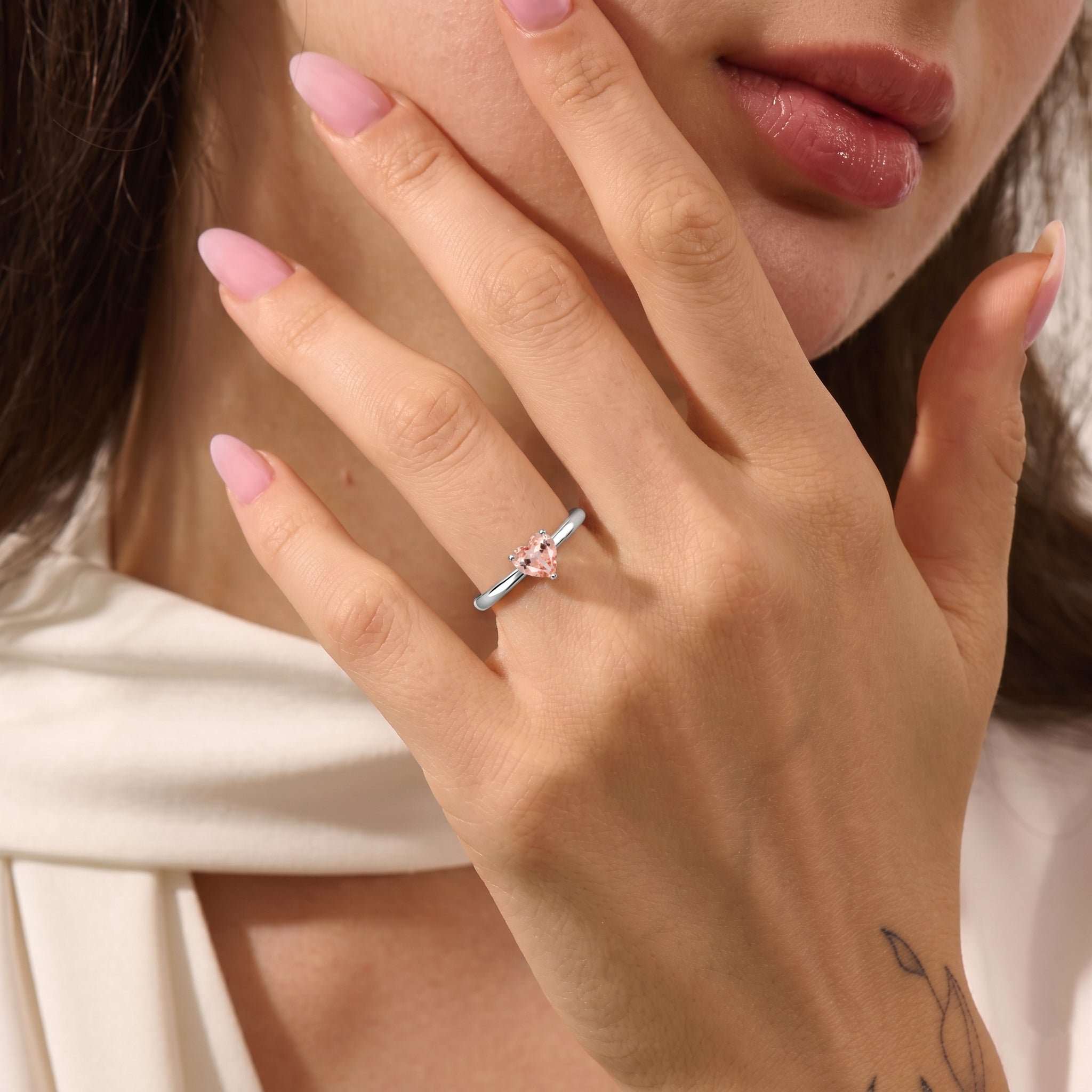 heart shaped morganite jewelry, modern gemstone ring, women's elegant accessory, minimalist heart jewelry, delicate fashion ring, stylish gemstone design, birthday jewelry gift, handcrafted ring, artisan jewelry, sophisticated ring, romantic jewelry, gemstone collection, luxury accessory, everyday ring, fine craftsmanship