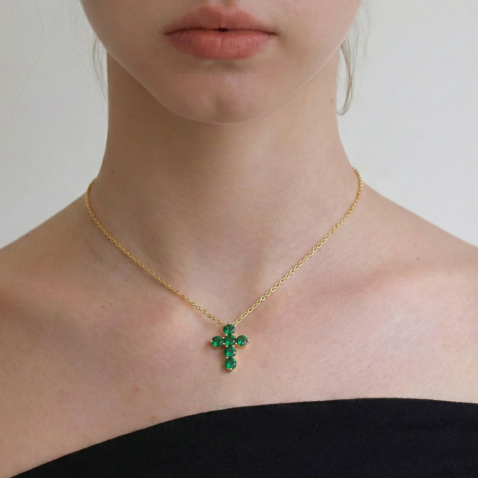Emerald Round Cross Pendant Necklace in 925 Sterling Silver 3.90ct