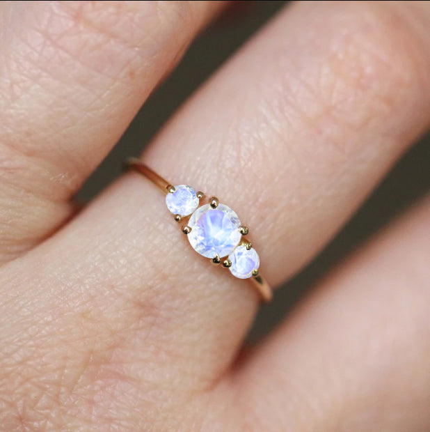 Vintage moonstone Beautiful round shape 3 stones ring