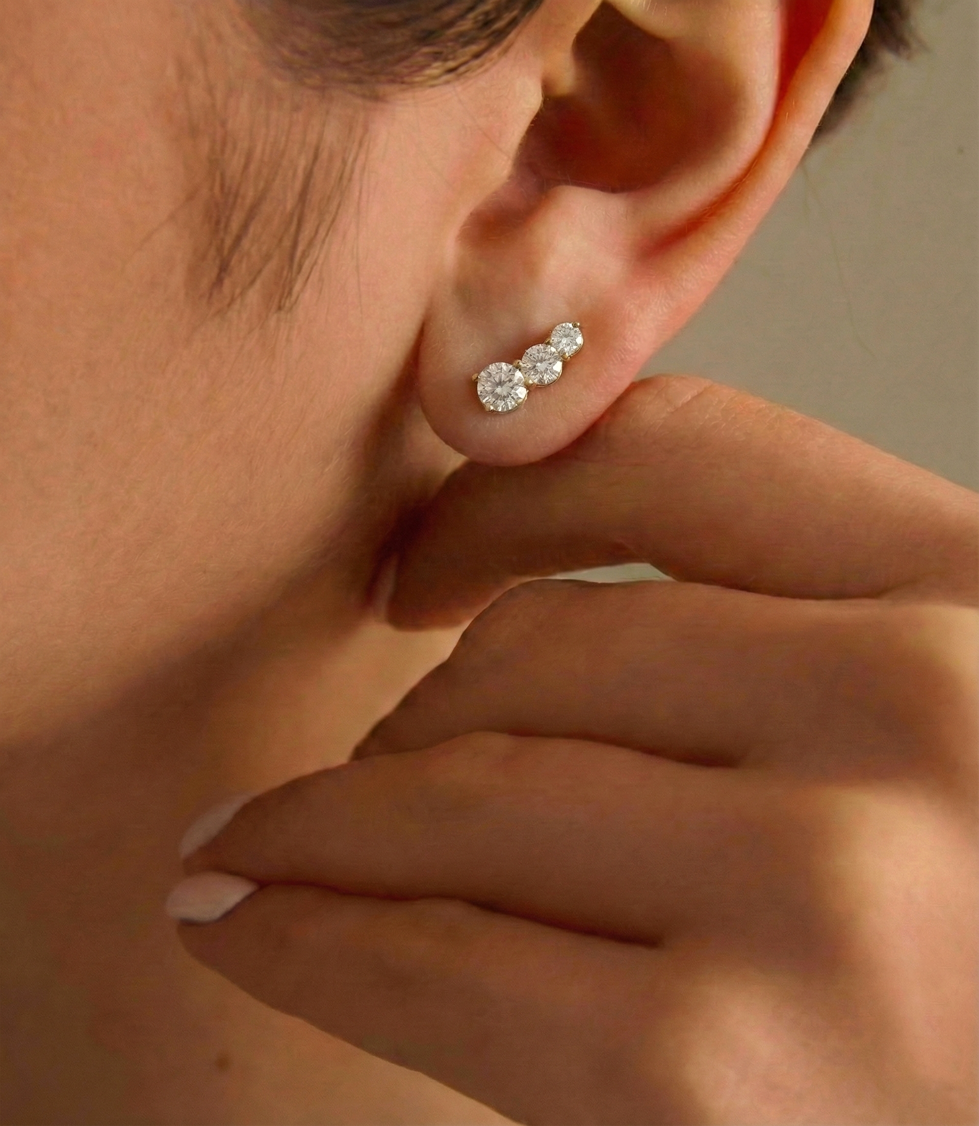 Simulated Diamond Round Stud Earring in 925 Sterling Silver 5X4X3MM 1.40 ct.