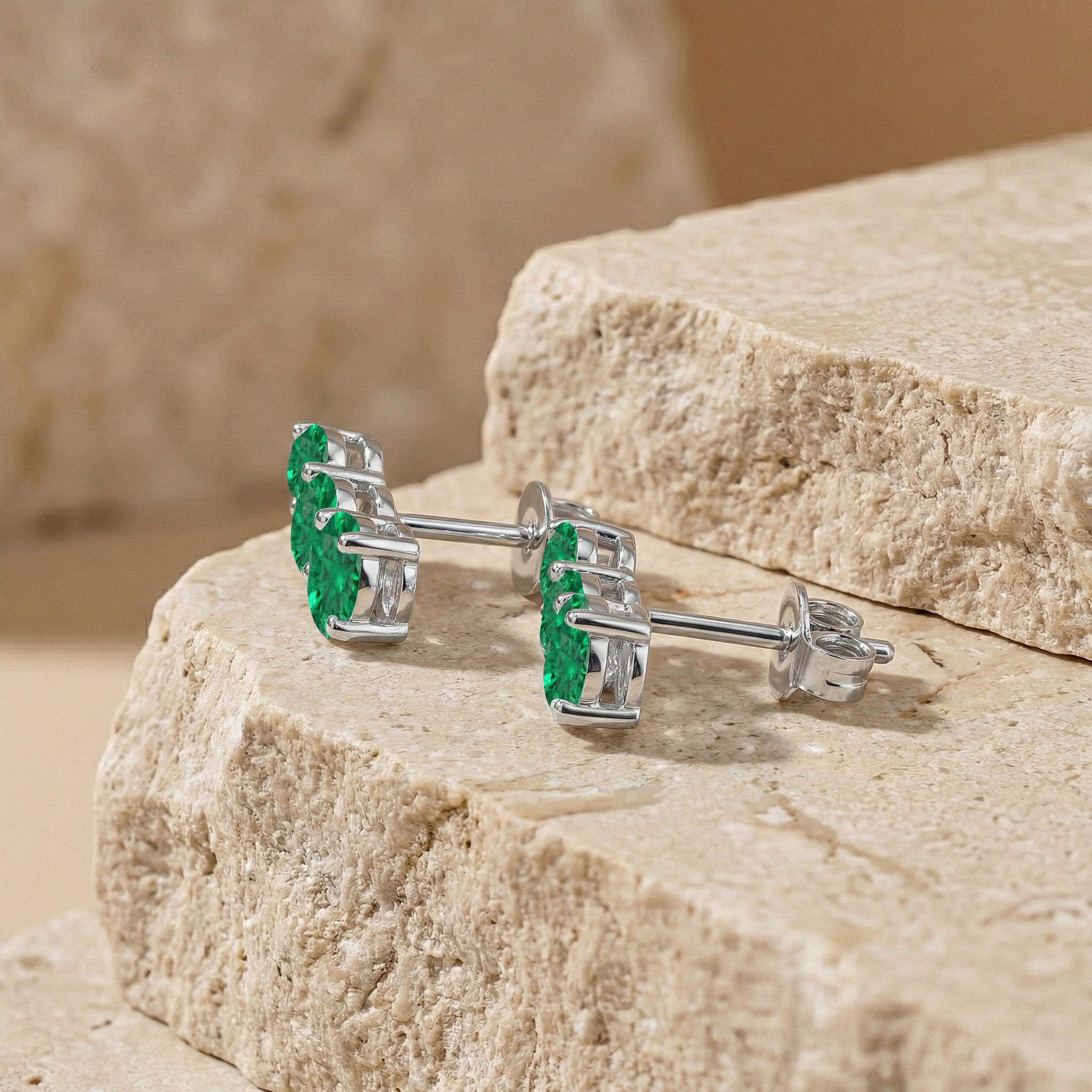 Emerald Round Stud Earring in 925 Sterling Silver 5X4X3MM 1.40 ct.