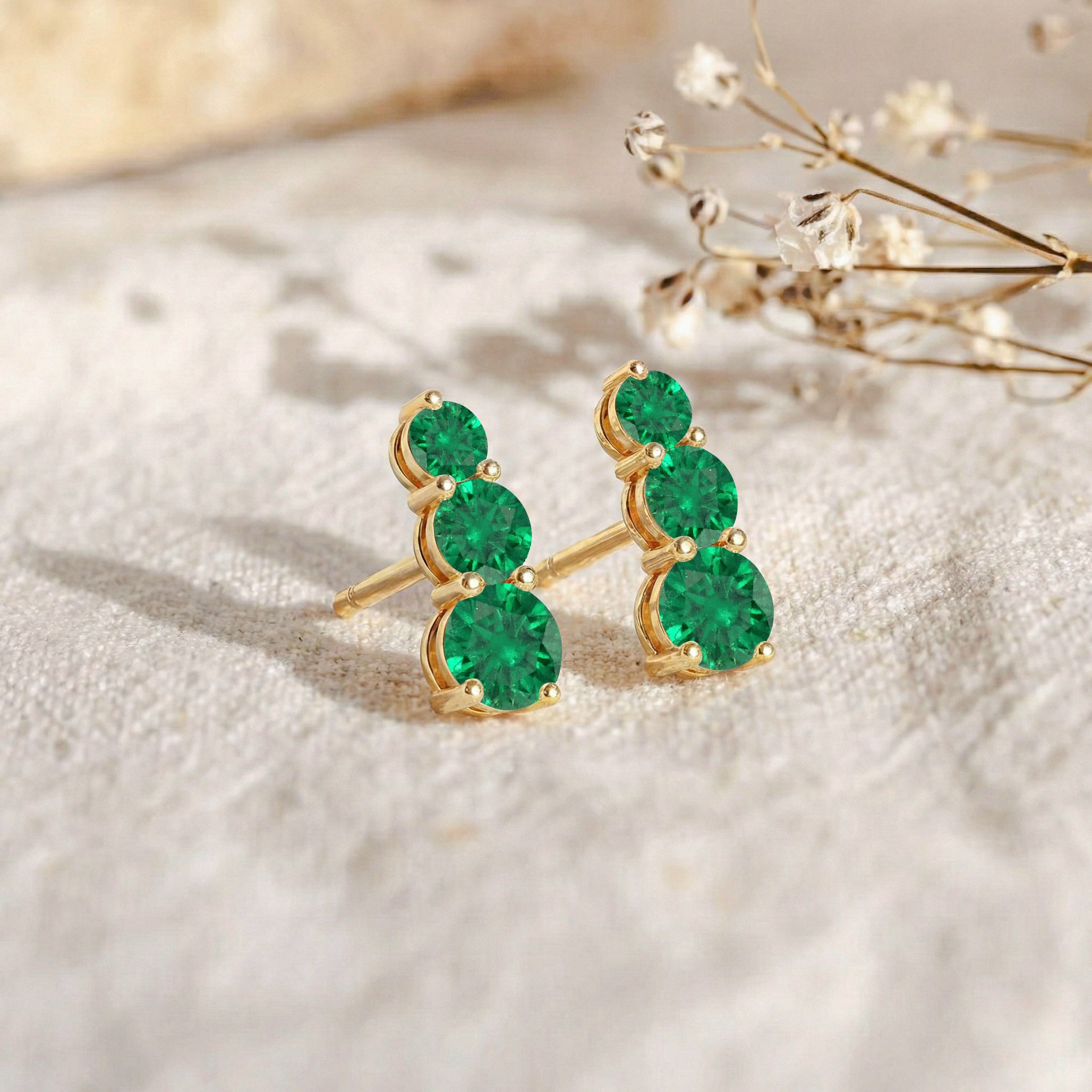 Emerald Round Stud Earring in 925 Sterling Silver 5X4X3MM 1.40 ct.