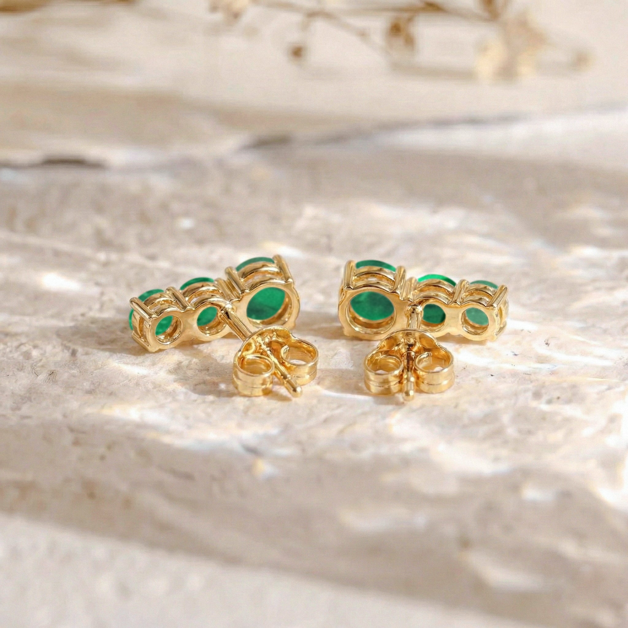 Emerald Round Stud Earring in 925 Sterling Silver 5X4X3MM 1.40 ct.