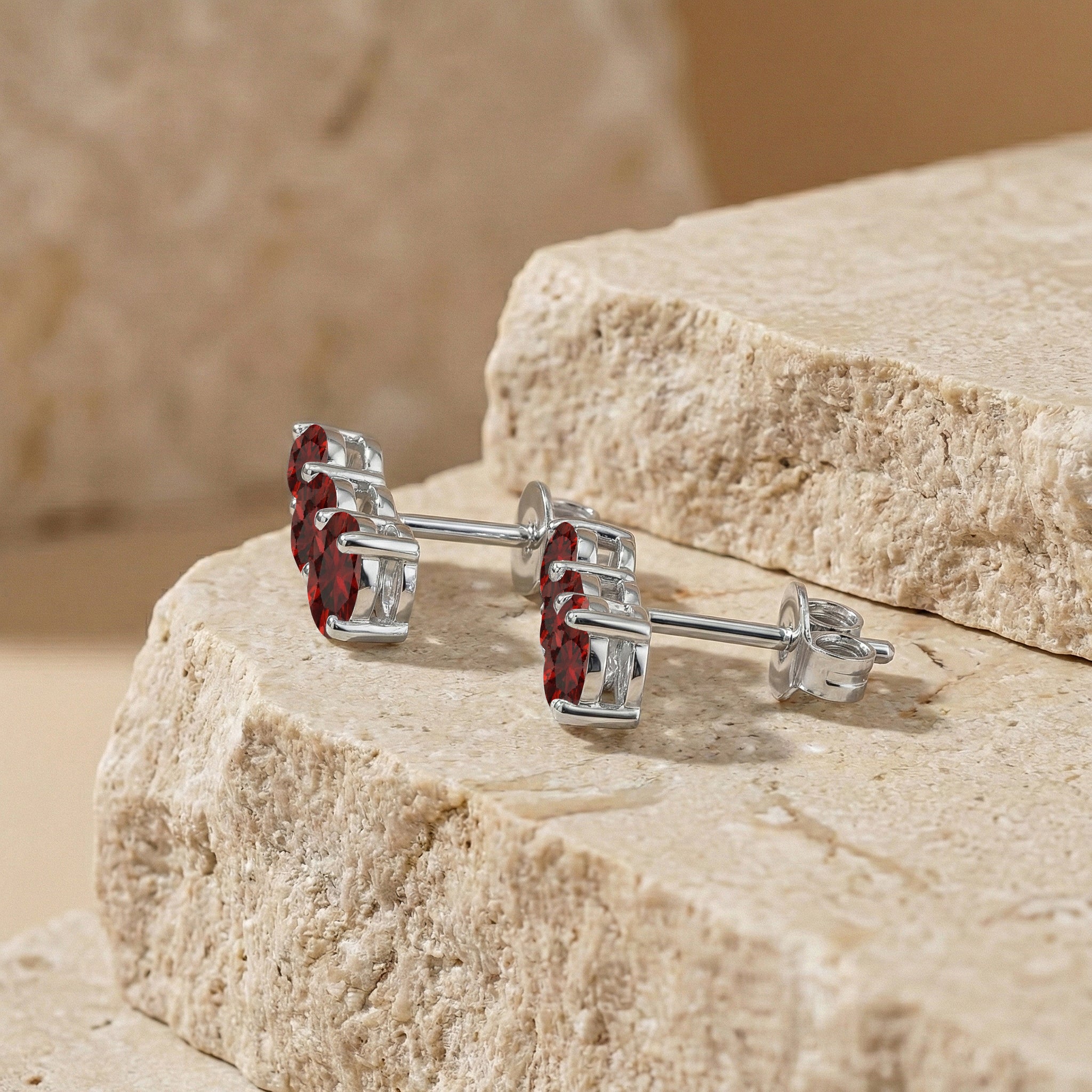 Garnet Round Stud Earring in 925 Sterling Silver 5X4X3MM 1.40 ct.