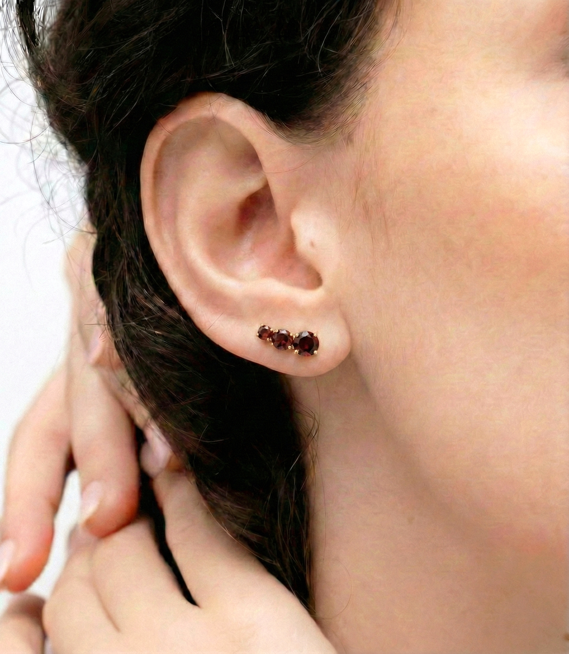 Garnet Round Stud Earring in 925 Sterling Silver 5X4X3MM 1.40 ct.